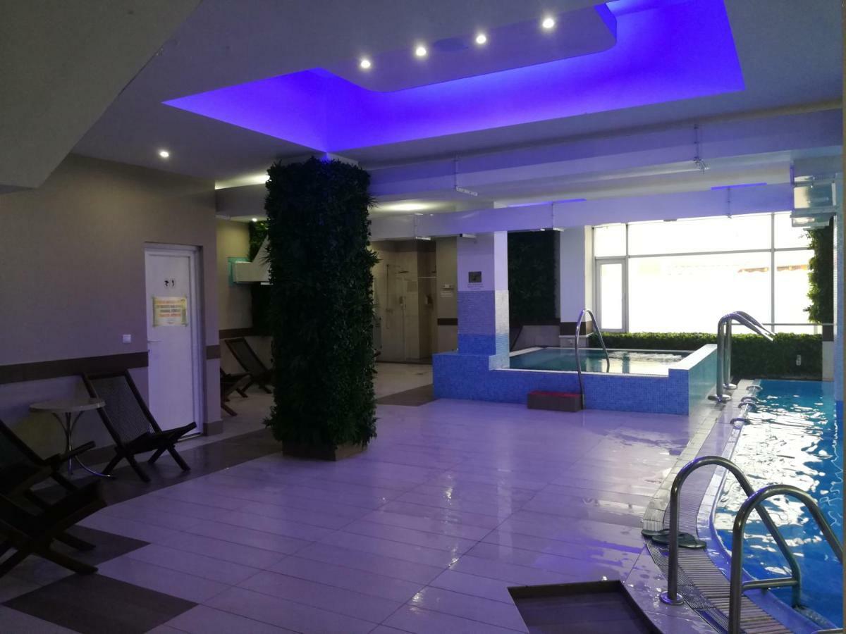 Hotel Nevis Wellness & Spa Oradea Exterior foto